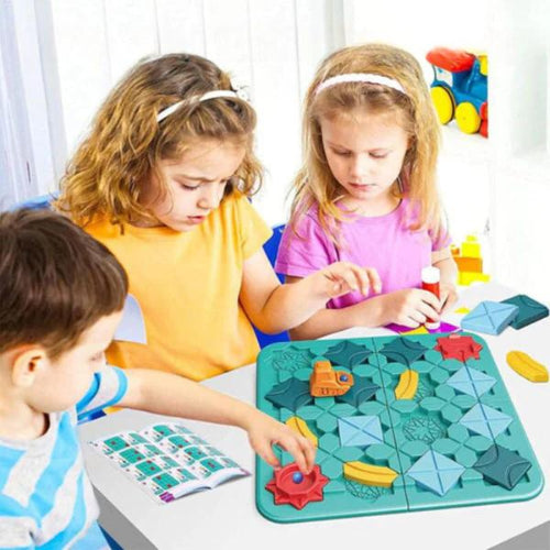 Pista de Construção Lógica com Crianças Brincando