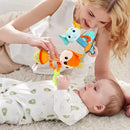 Mamae Com o Seu Bebe Brincando com O Chocalho de Bichinho